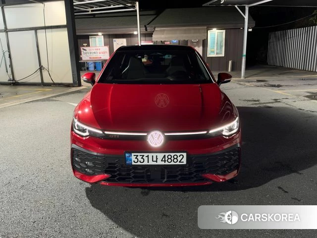 Volkswagen Golf 8th Generation 2025 Красный из Кореи