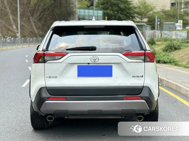 Toyota RAV4 2022 Белый из Китая