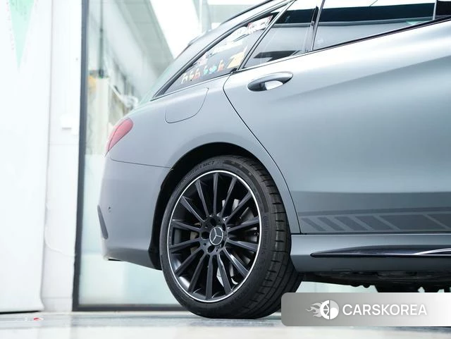 Mercedes-Benz AMG C-Class 2021 Серебристо-серый из Китая