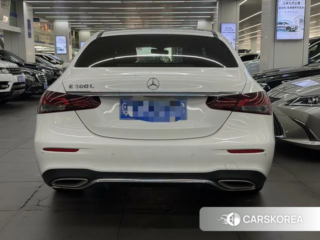 Mercedes-Benz E-Class 2023 Белый из Китая
