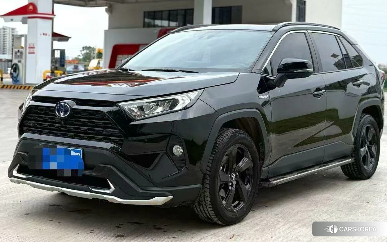 Toyota RAV4 2022 Черный из Китая