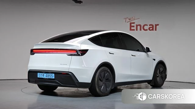 Tesla Model Y 2025 Белый из Кореи
