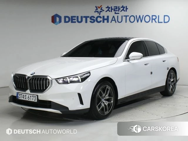 BMW 5 Series (G60) 2023 Белый из Кореи