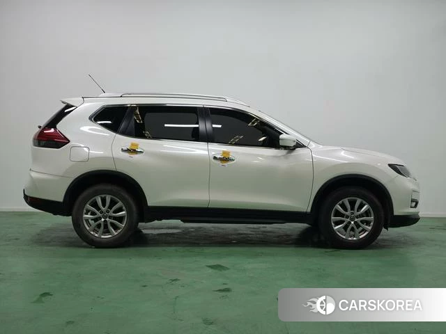 Nissan X-Trail 2021 Белый из Китая