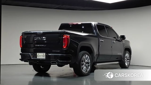 GMC Sierra 2023 Черный из Кореи