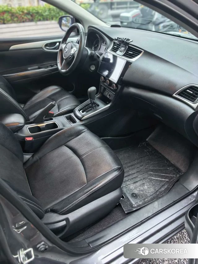 Nissan Sylphy 2024 Серебристо-серый из Китая