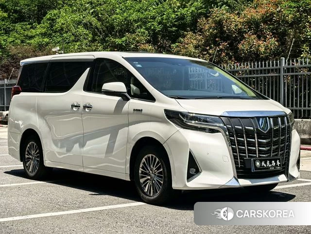 Toyota Alphard 2023 Белый из Китая