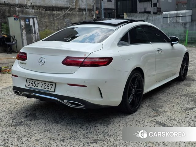 Mercedes-Benz E-Class W213 2018 Белый из Кореи