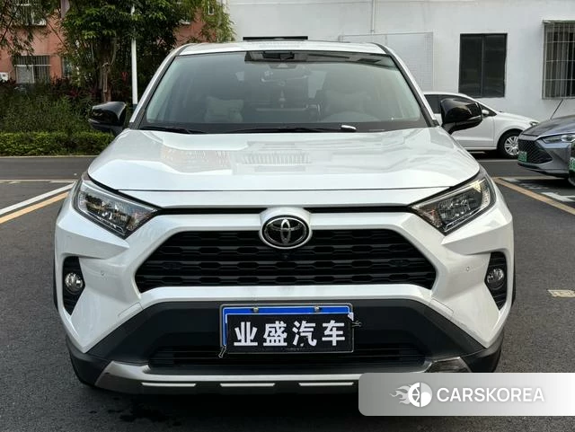 Toyota RAV4 2022 Белый из Китая
