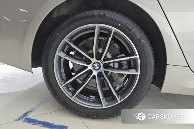 BMW 5 series 2021 Темно-серый из Китая
