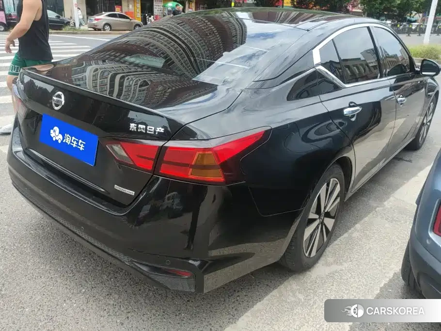 Nissan Altima 2022 Черный из Китая