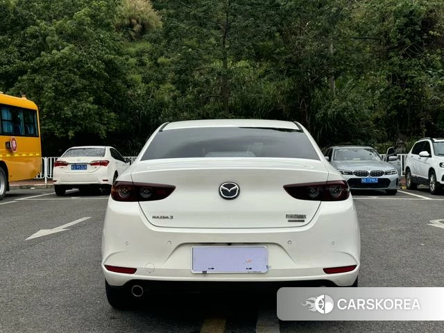 Mazda 3 2021 Белый из Китая