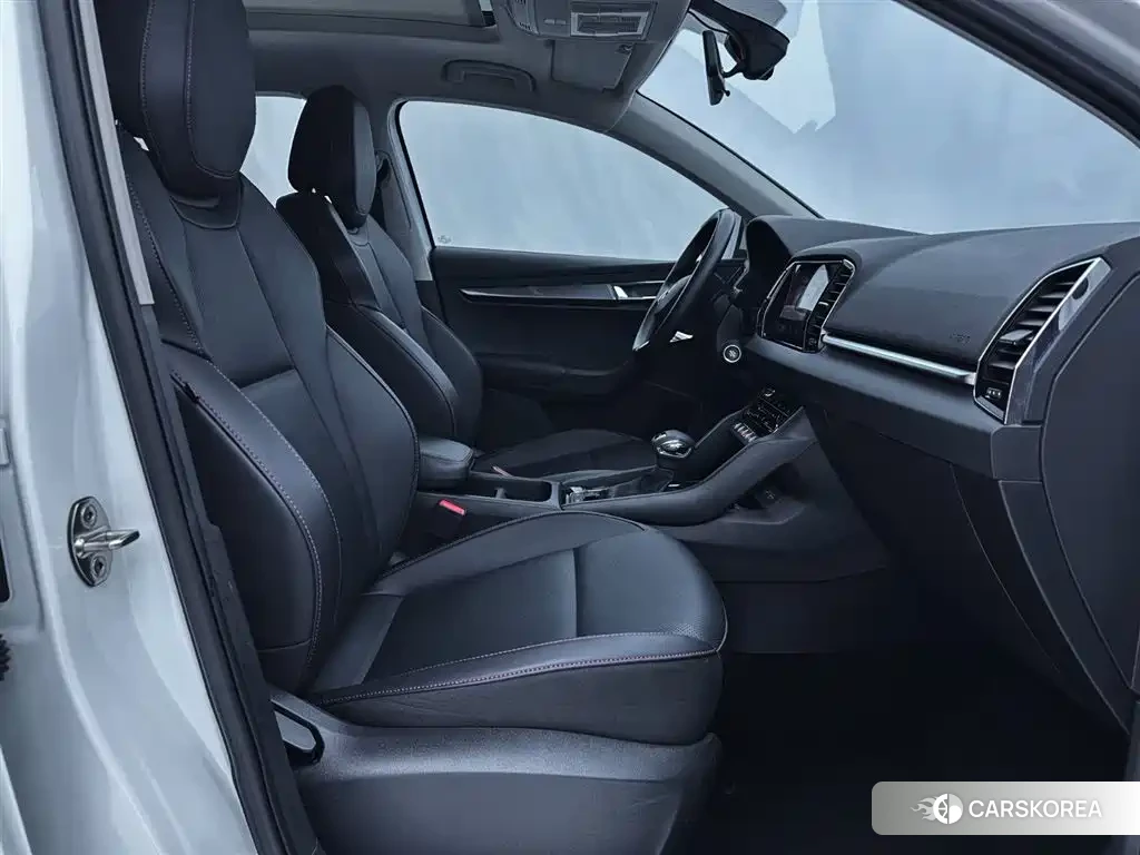 Skoda Karoq 2024 Белый из Китая
