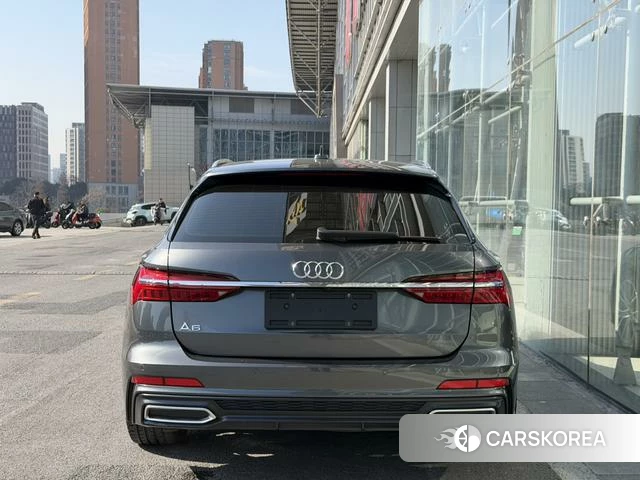 Audi A6 2022 Темно-серый из Китая