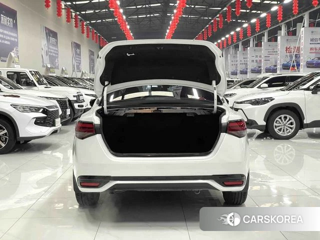 Nissan Sylphy 2023 Белый из Китая