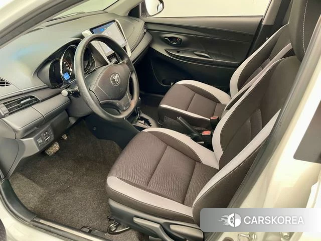Toyota Yaris L 2021 Белый из Китая