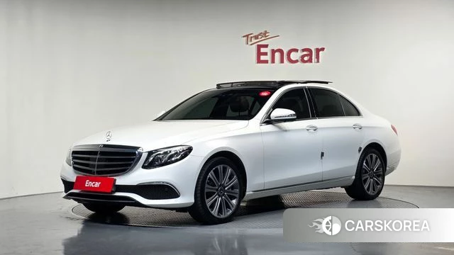 Mercedes-Benz E-Class W213 2018 Белый из Кореи