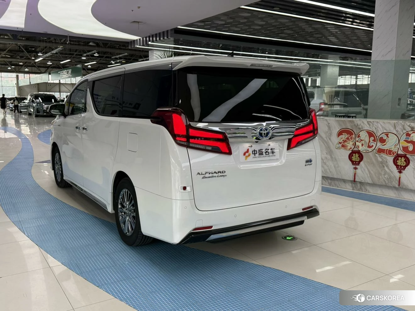 Toyota Alphard 2021 Белый из Китая