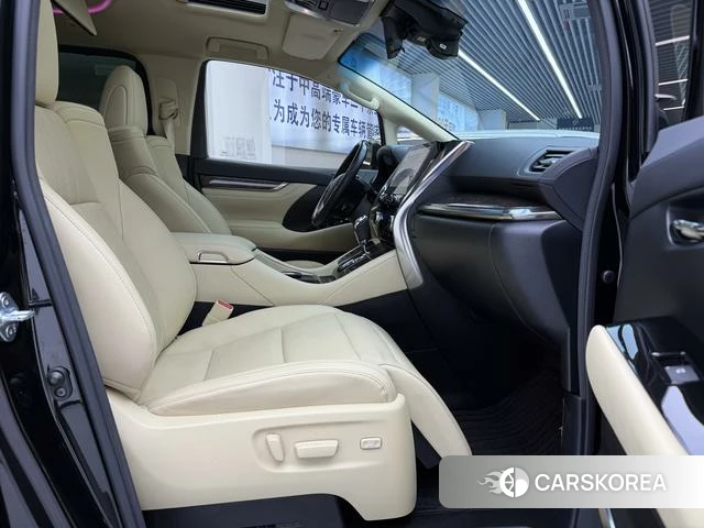 Toyota Alphard 2021 Черный из Китая