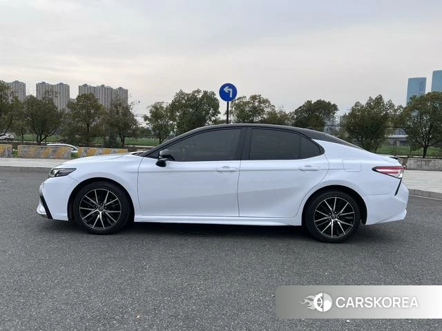 Toyota Camry 2021 Белый из Китая