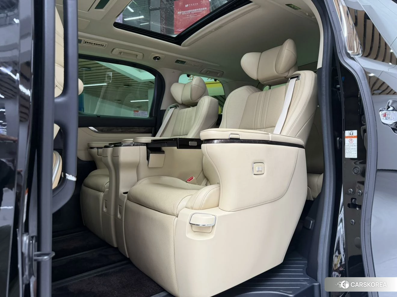 Toyota Alphard 2021 Черный из Китая