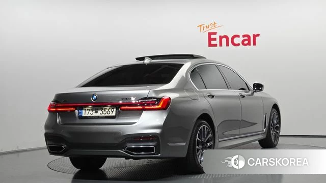BMW 7 Series (G11) 2022 Серебристо-серый из Кореи