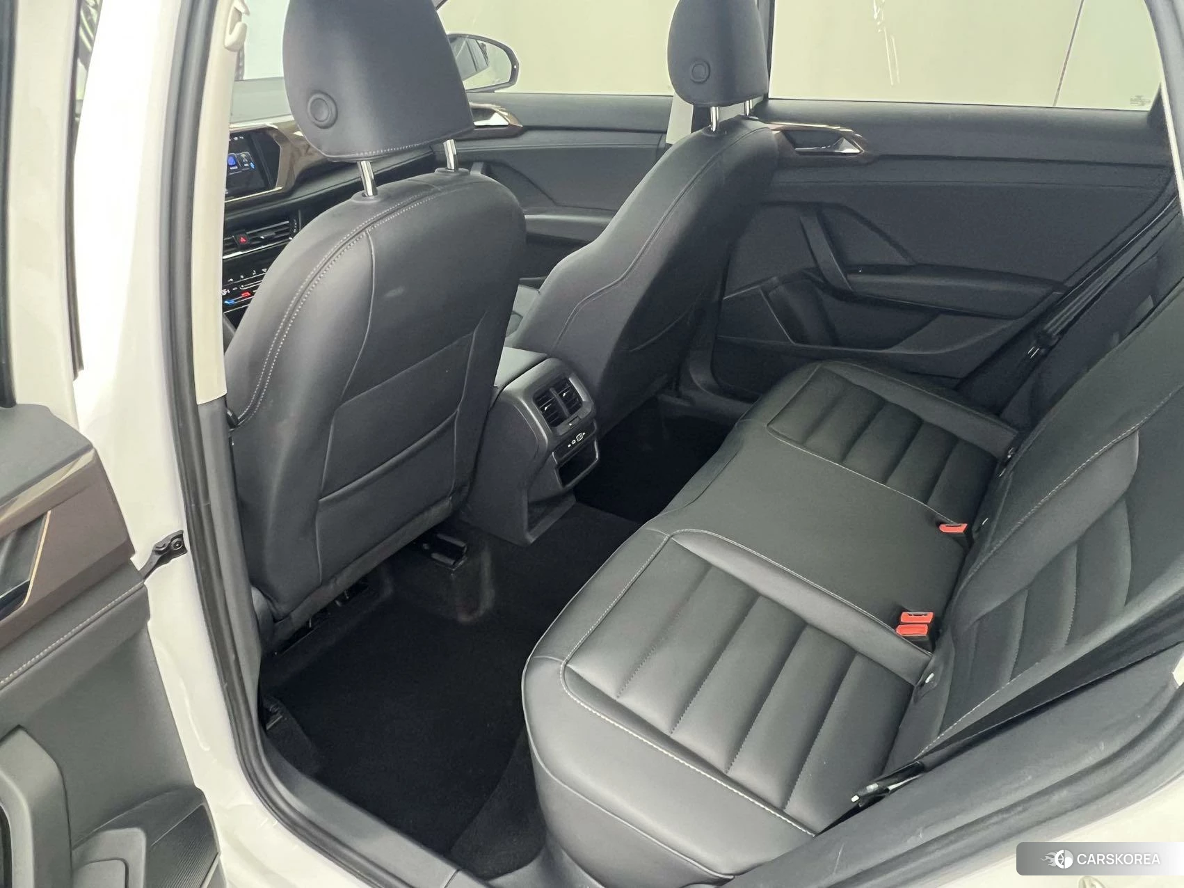 Volkswagen Tharu 2020 Белый из Китая