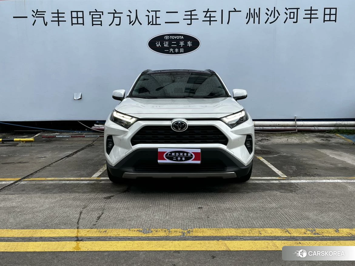 Toyota RAV4 2023 Белый из Китая