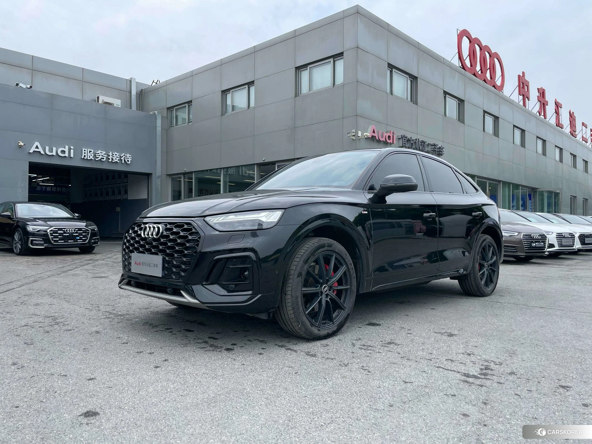 Audi Q5L 2021 Черный из Китая