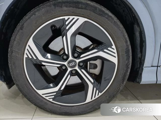 Audi Q4 2024 Синий из Китая