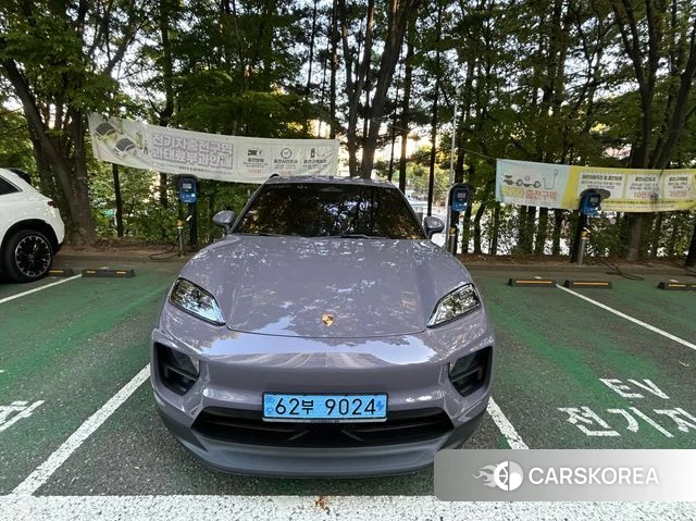 Porsche Taycan 2024 Светло-серебряный цвет из Кореи, фото 2