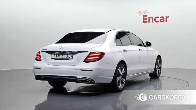 Mercedes-Benz E-Class W213 2019 Белый из Кореи