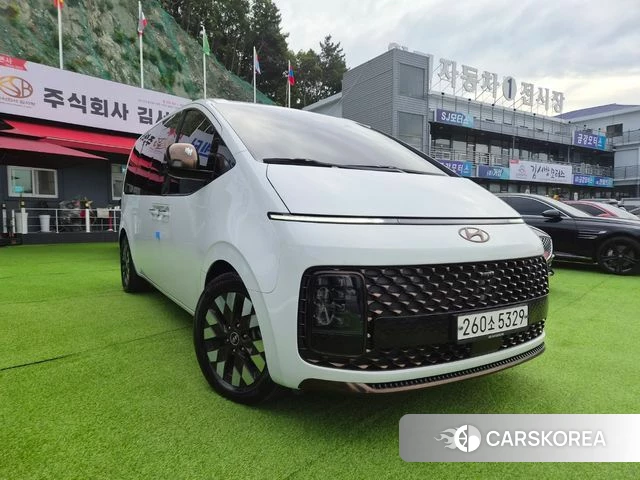 Hyundai Staria 2023 Белый из Кореи