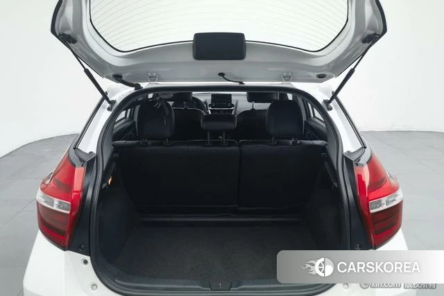 Toyota Yaris L 2021 Белый из Китая