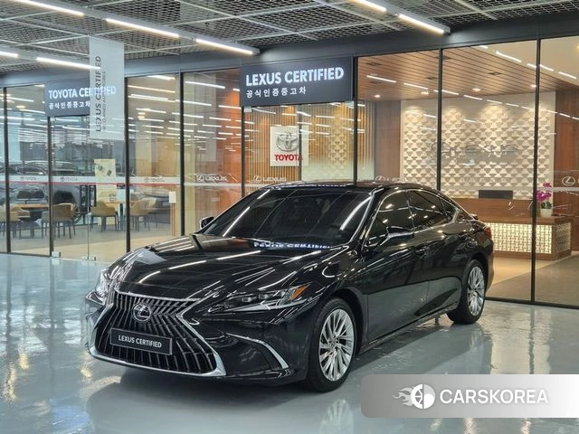 Lexus ES300h 7th generation 2023 Черный из Кореи