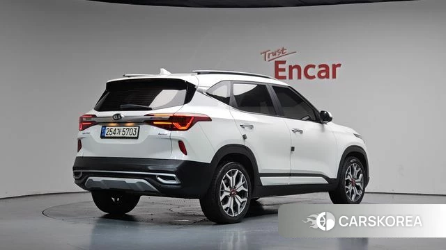 Kia Seltos 2020 Белый из Кореи