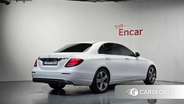 Mercedes-Benz E-Class W213 2019 Белый из Кореи