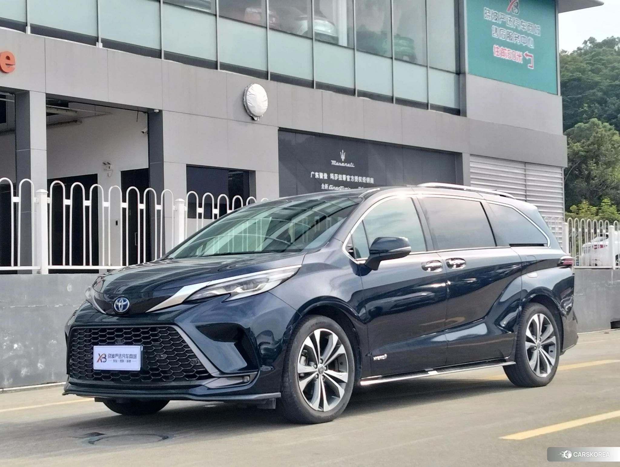 Toyota Granvia 2022 Синий из Китая