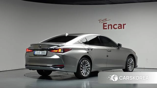 Lexus ES300h 7th generation 2024 Серый из Кореи