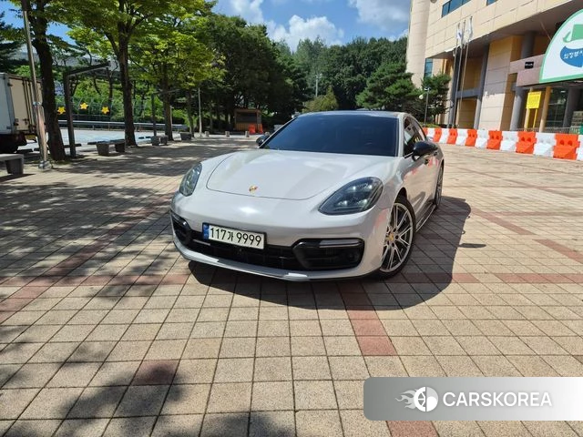 Porsche Panamera (971) 2019 Темно-зеленый из Кореи