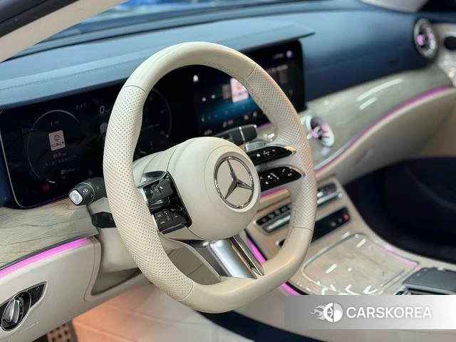 Mercedes-Benz E-Class 2023 Серебристо-серый из Китая