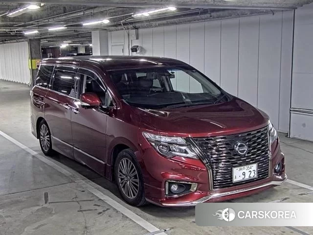 Nissan Elgrand 2021 из Японии