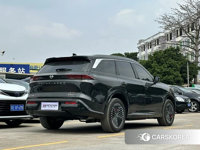 Nissan Pathfinder 2025 Черный из Китая