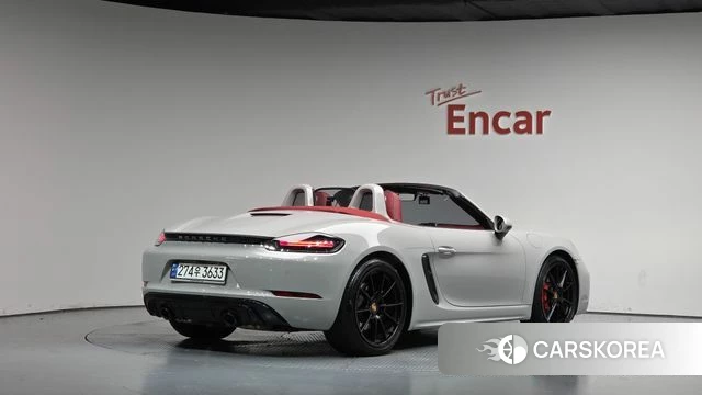 Porsche 718 Boxster 2023 Серебристо-серый из Кореи