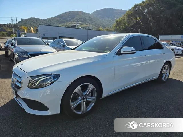 Mercedes-Benz E-Class W213 2018 Белый из Кореи
