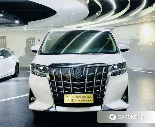 Toyota Alphard 2022 Белый из Китая