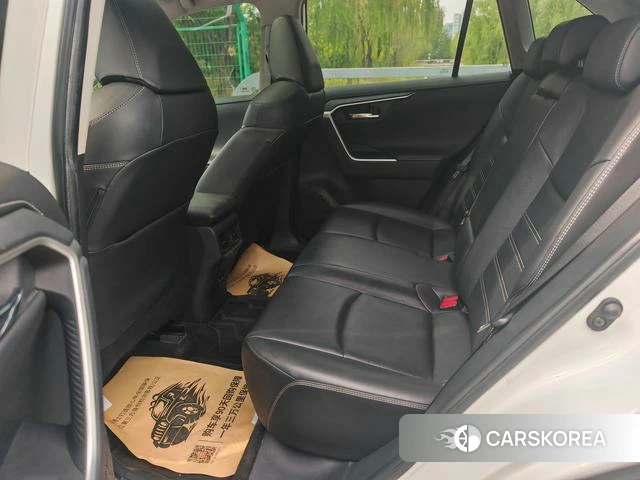 Toyota RAV4 2021 Белый из Китая