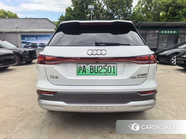 Audi Q5L 2023 Белый из Китая