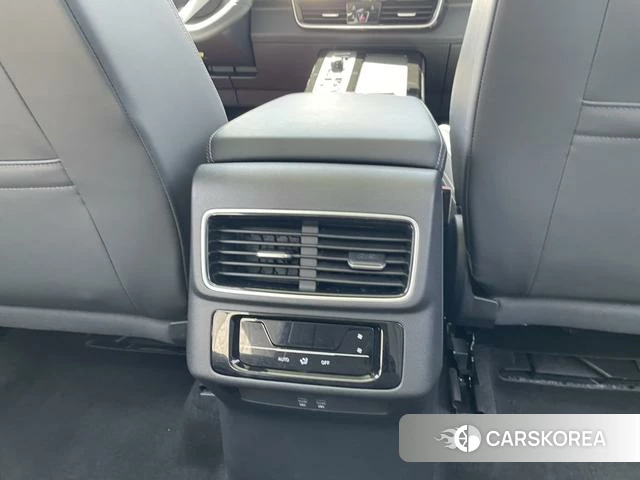 Volkswagen Tavendor 2023 Белый из Китая