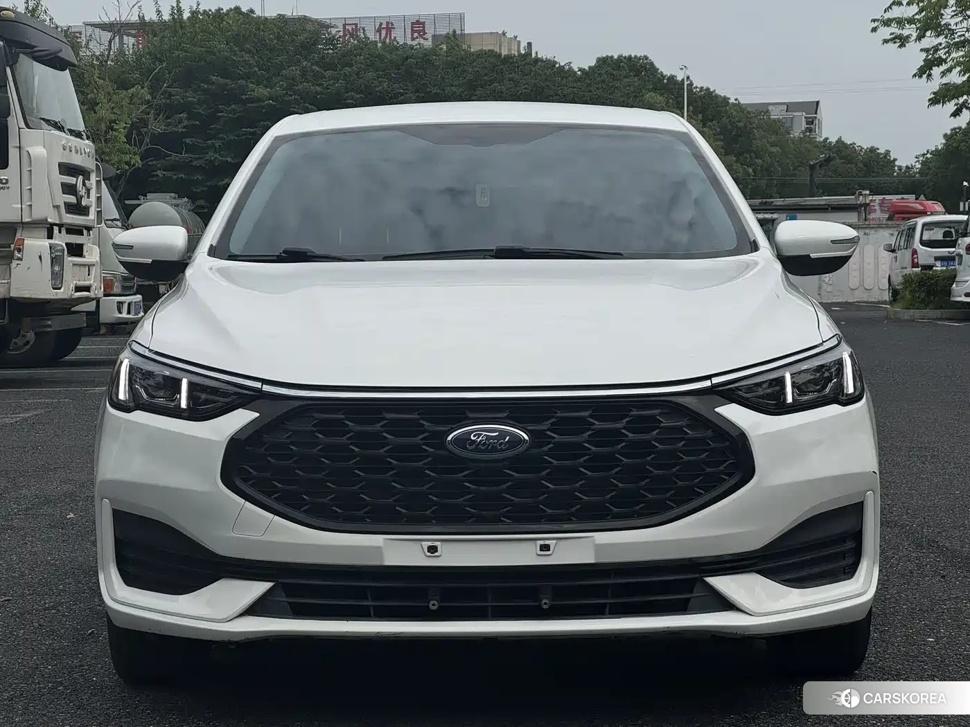 Ford Escort 2021 Белый из Китая